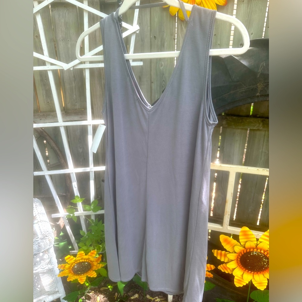 Casual Couture, mini v-neck zipper down the back gray dress size S - MADE in USA